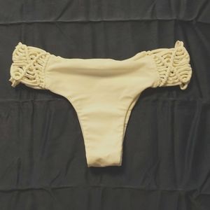 Mikoh Cheeky Bikini Bottom in Off-White / Cream in Size Medium